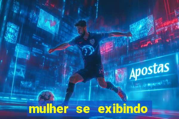 mulher se exibindo ao vivo